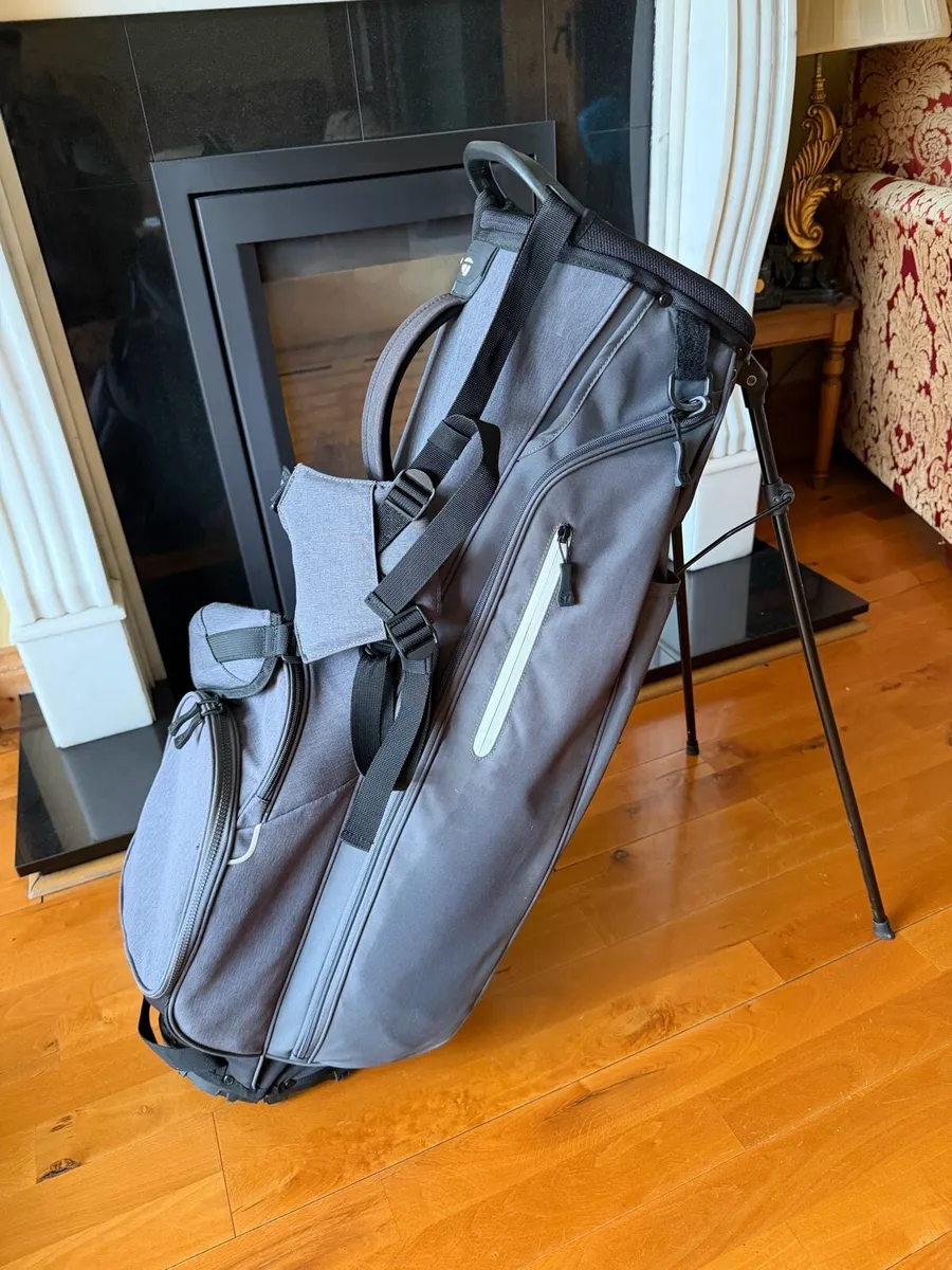 Taylormade stand bag grey - Image 1