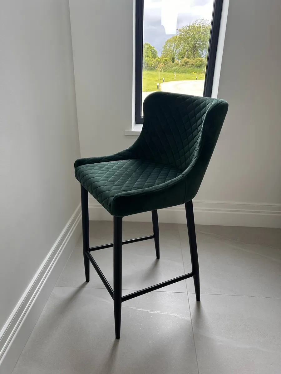 Green bar stool - Image 1