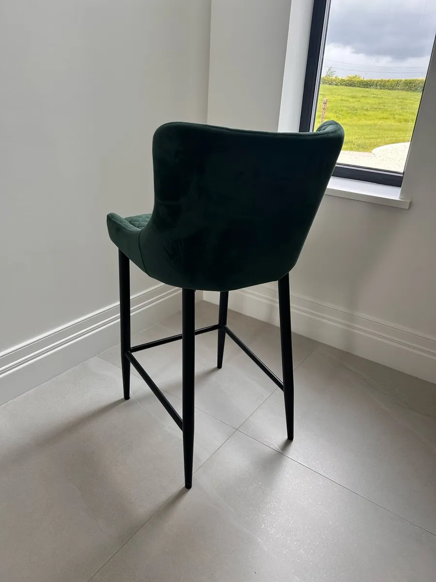 Green bar stool - Image 2