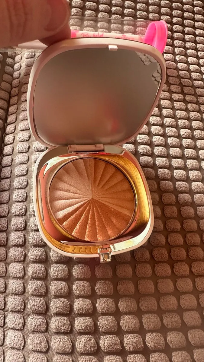 New make up - Image 2
