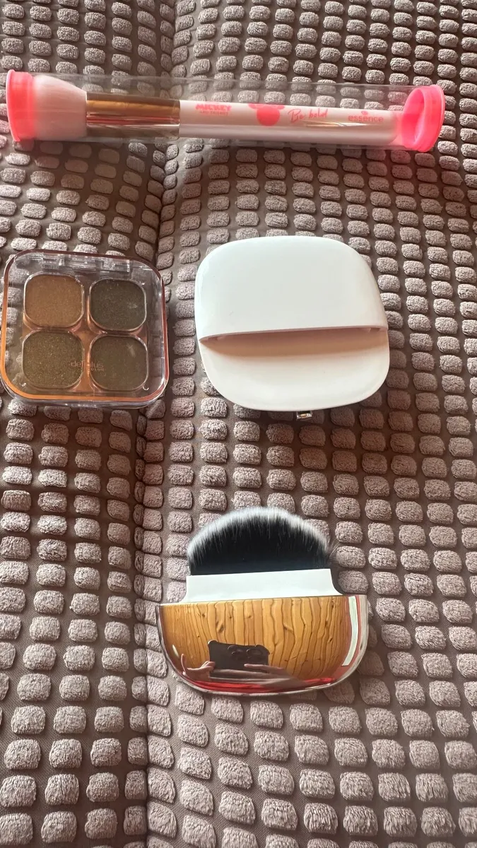 New make up - Image 4