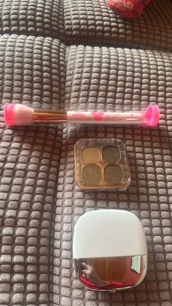 New make up - Image 3
