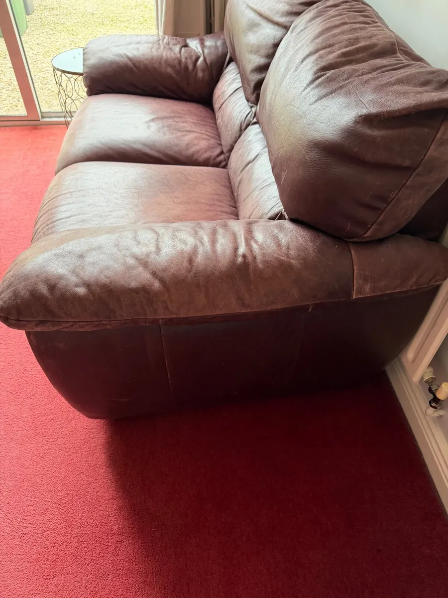 2 seater leather couch - Image 1