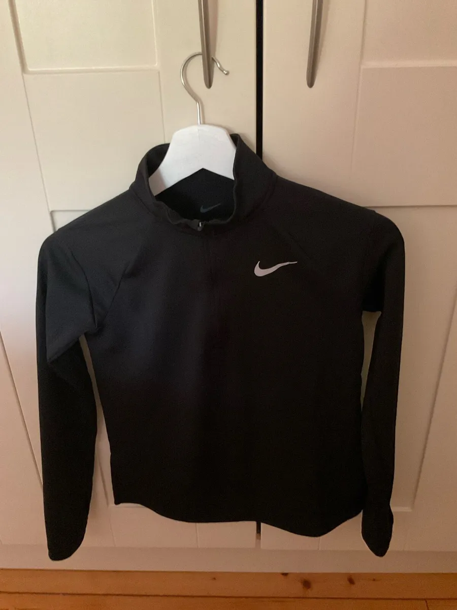 NIKE HALF ZIP TOP