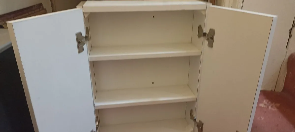 Quality Bathroom Cabinet. - Image 1