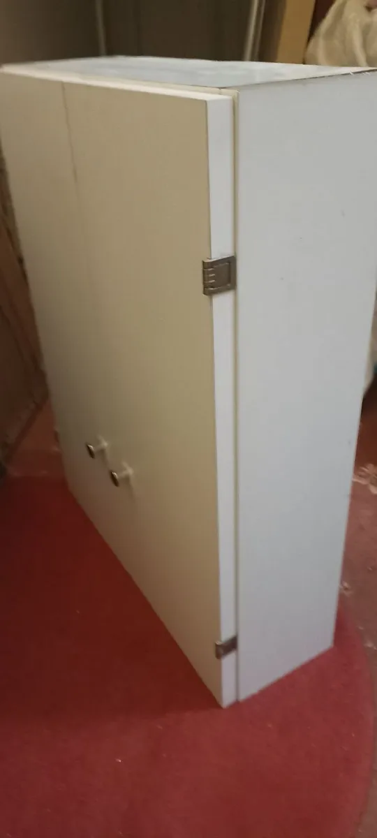 Quality Bathroom Cabinet. - Image 3