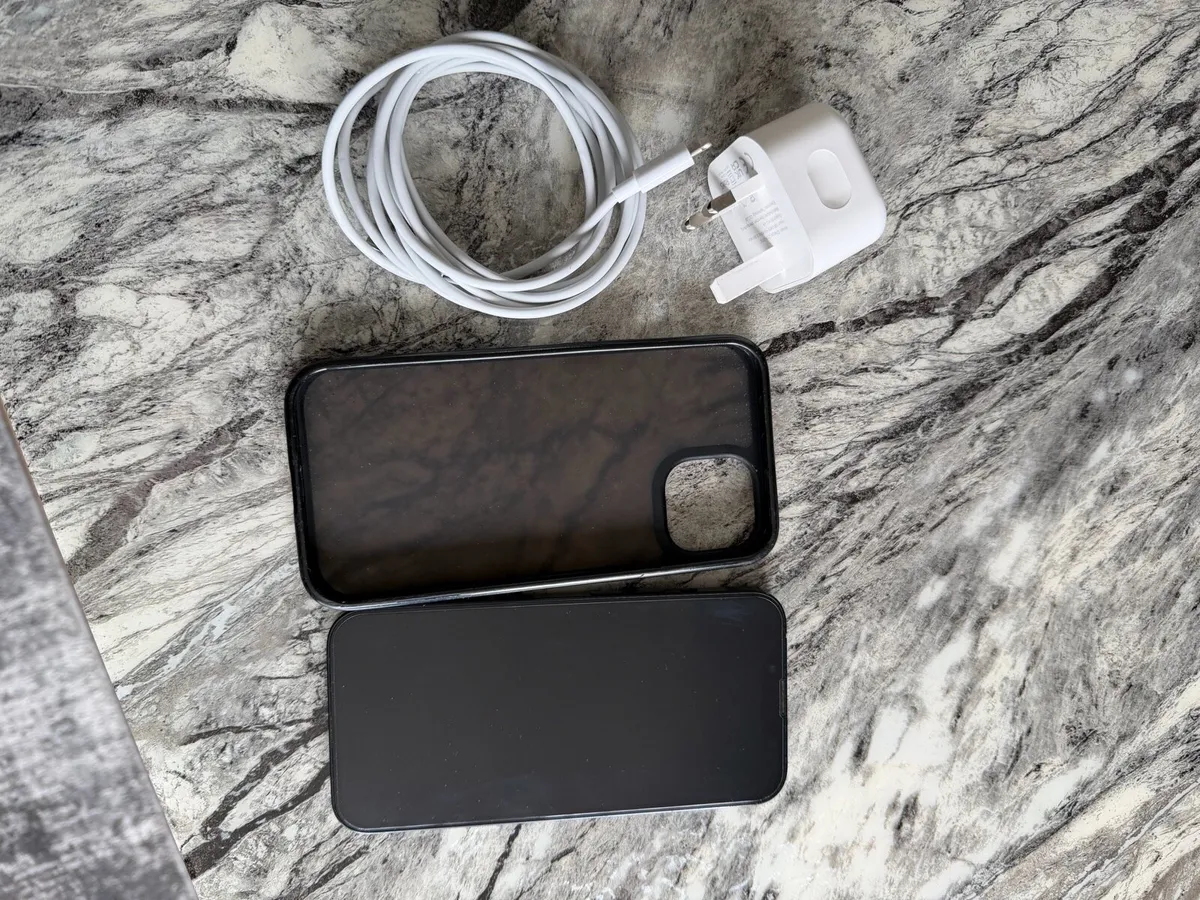 iPhone 13 - Image 3