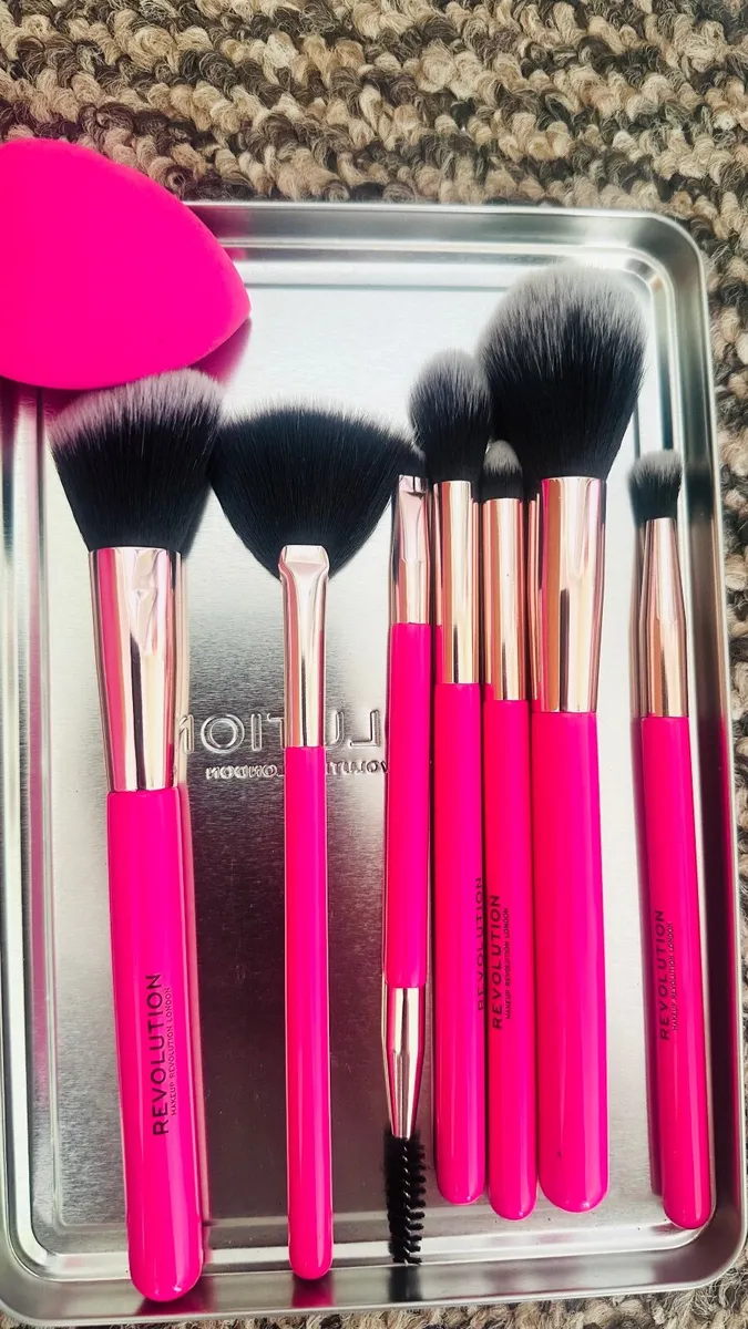 The Brush Edit by revolution - Image 4