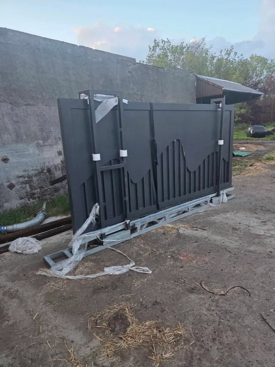 New 13ft electric sliding gate - Image 1