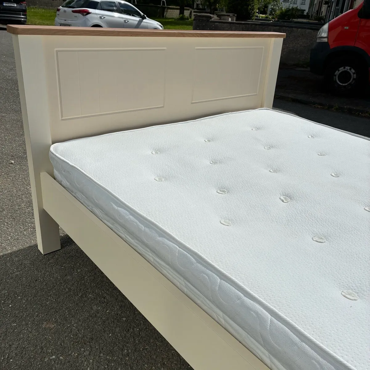 5ft king Solid Cream & pine Bed with mattress - Image 3