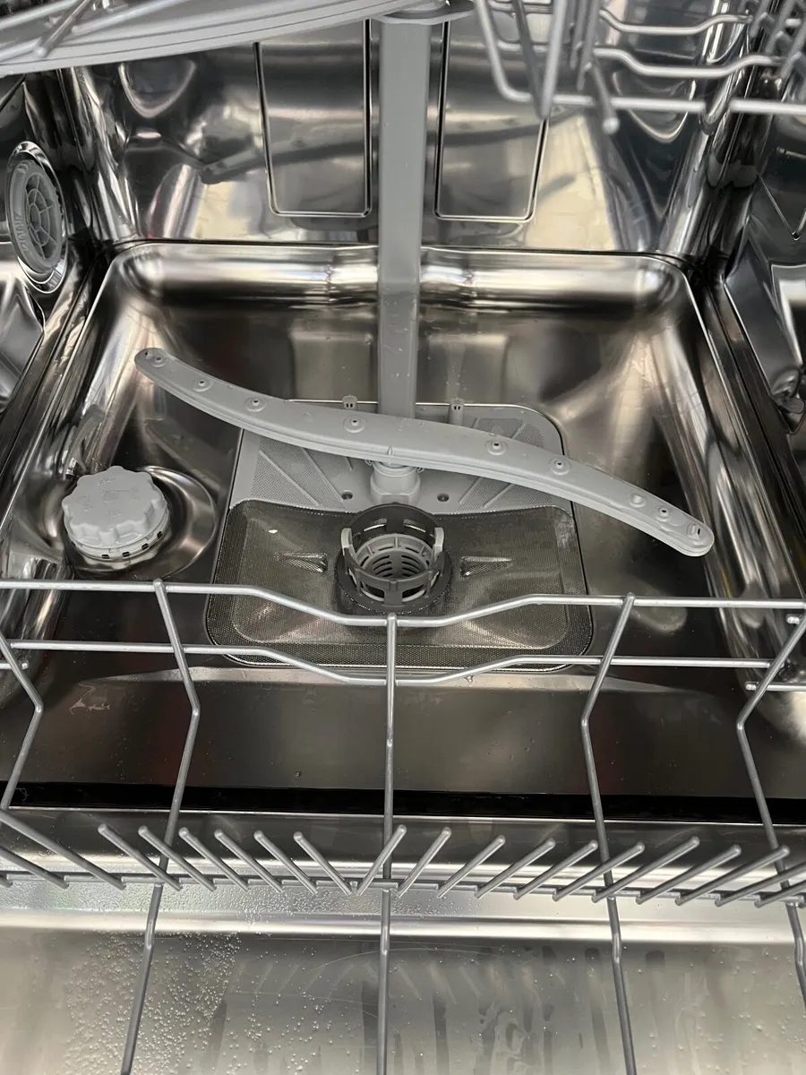 Hotpoint Dishwasher - Image 4