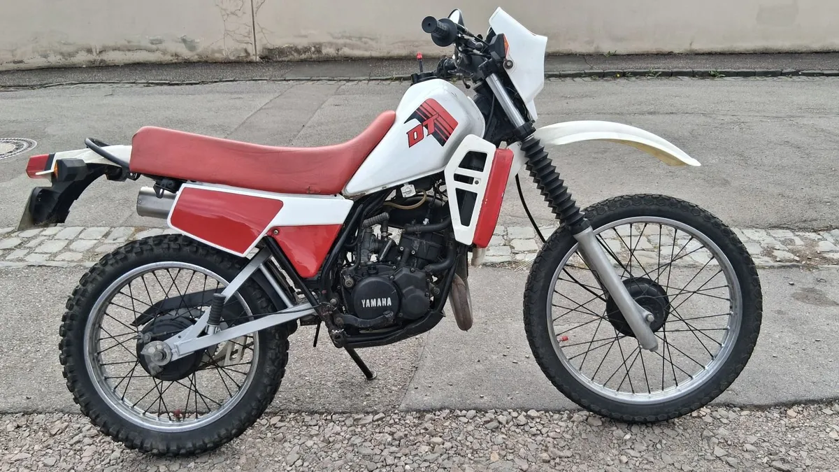 Yamaha DT125   (10V model) - Image 1