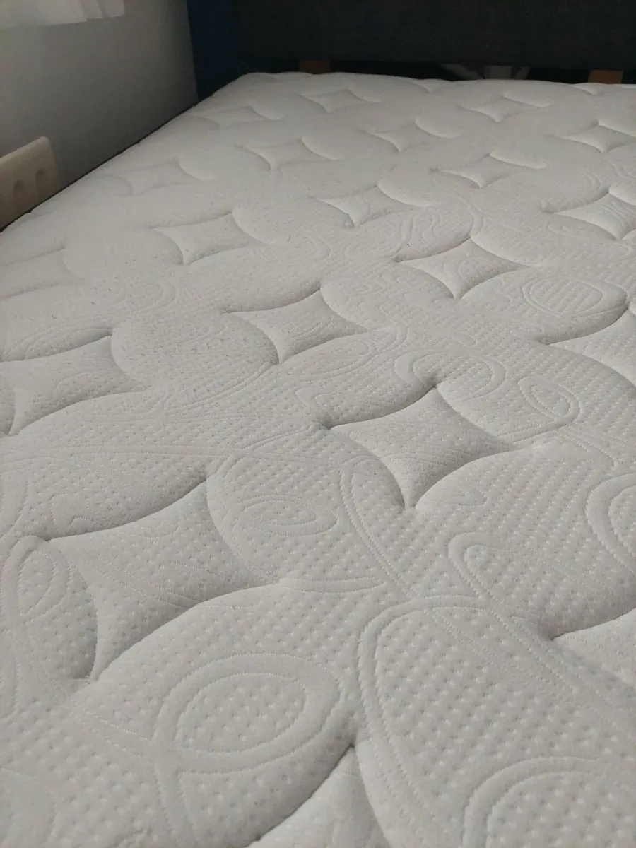 Single Divan bed with headband and mattress - Image 2