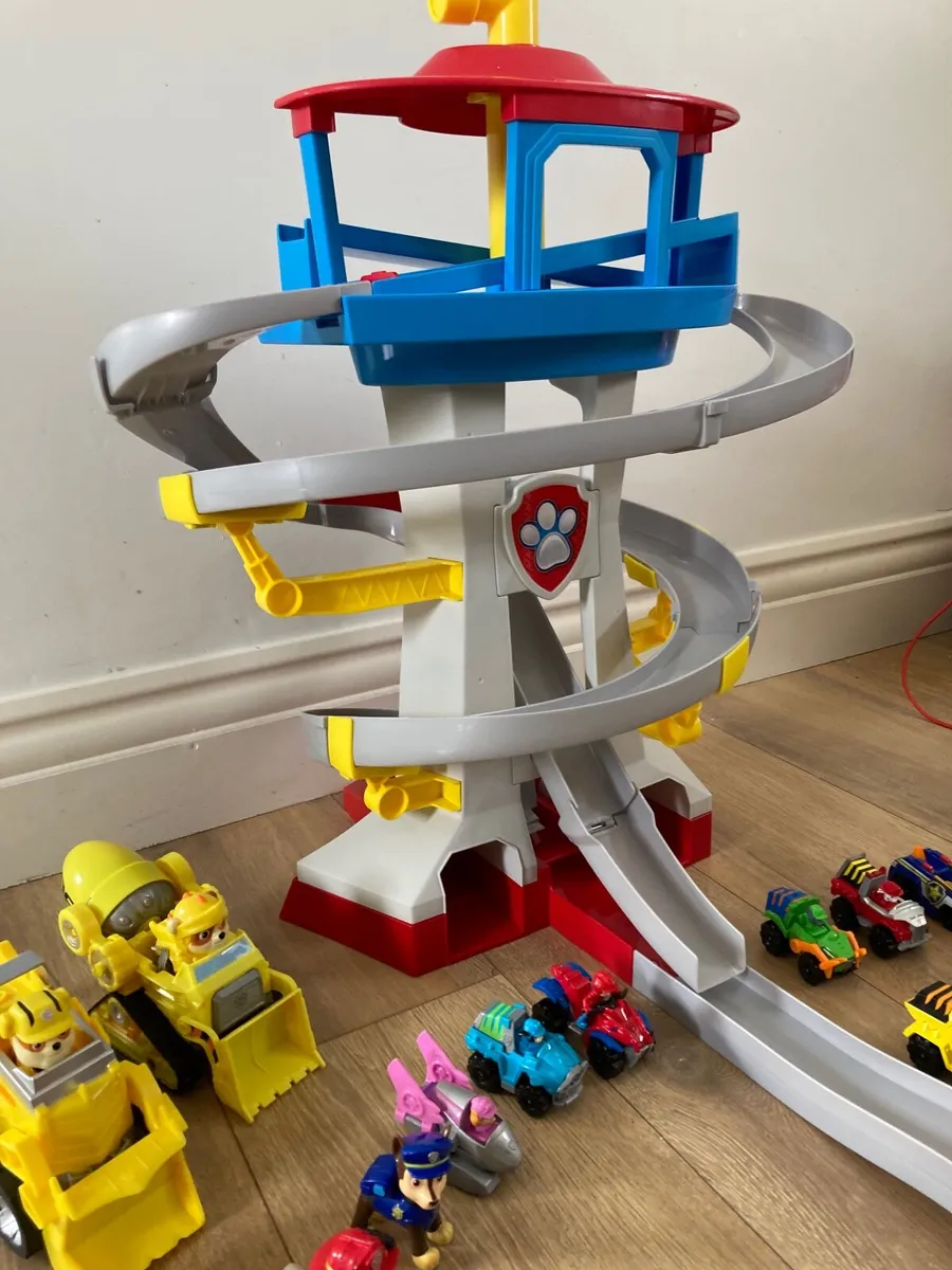 Paw Patrol Lookout Tower and Characters - Image 1