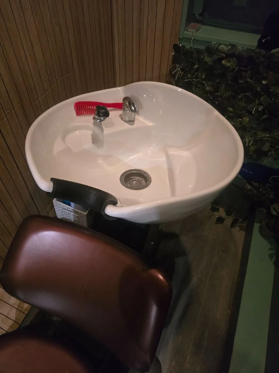 Hair Salon wash basin & seat - Image 2