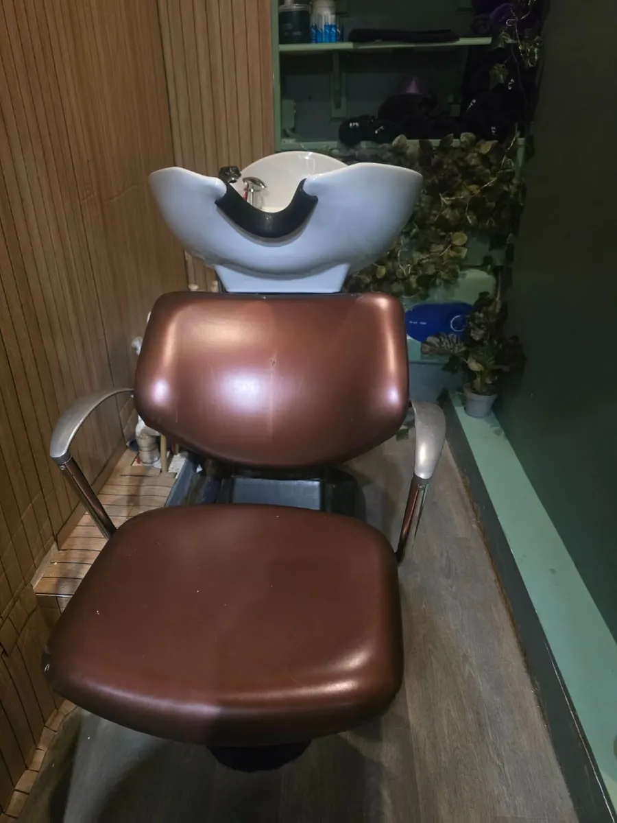 Hair Salon wash basin & seat - Image 1