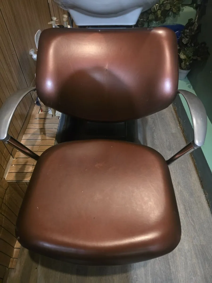 Hair Salon wash basin & seat - Image 3