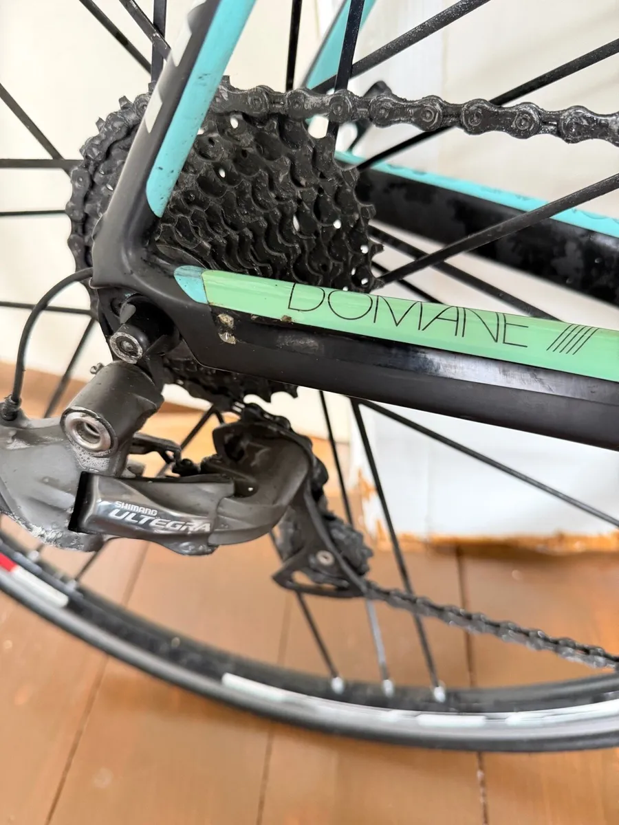Trek Domane 5 56CM - Image 3