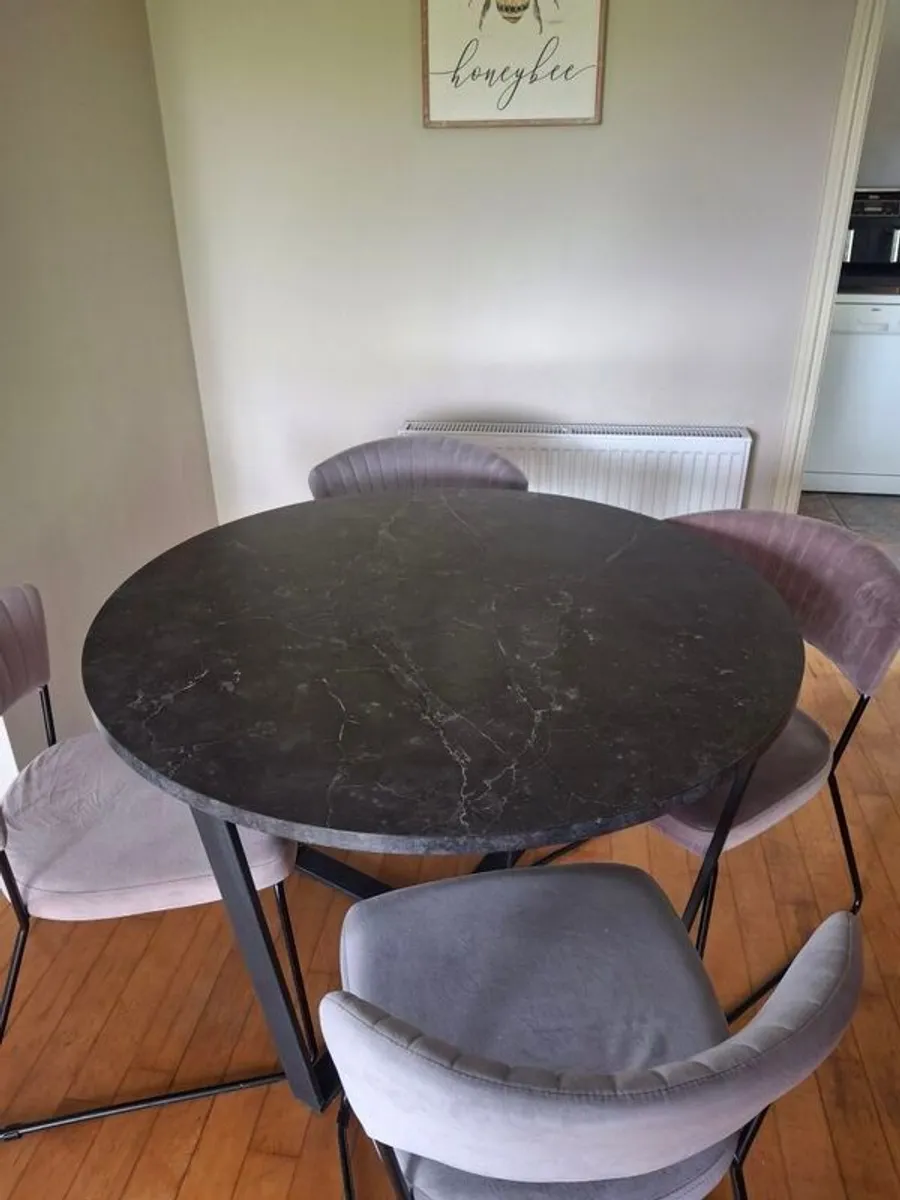 Dining table and chairs - Image 1