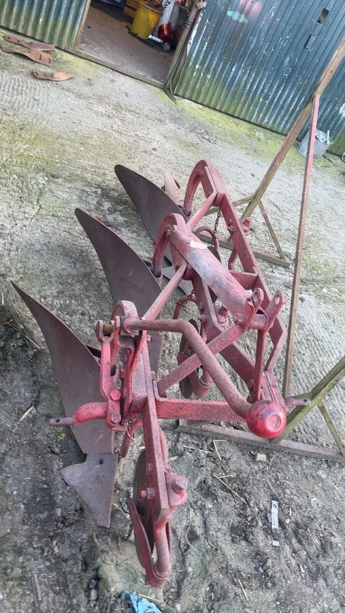 3 ferrow Massey Ferguson ploug - Image 1