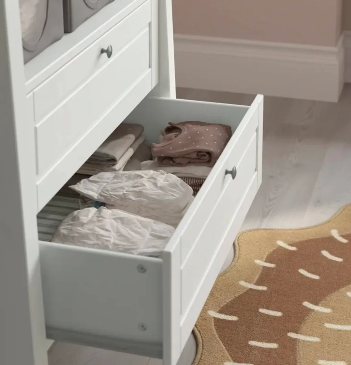 Changing table - Image 2