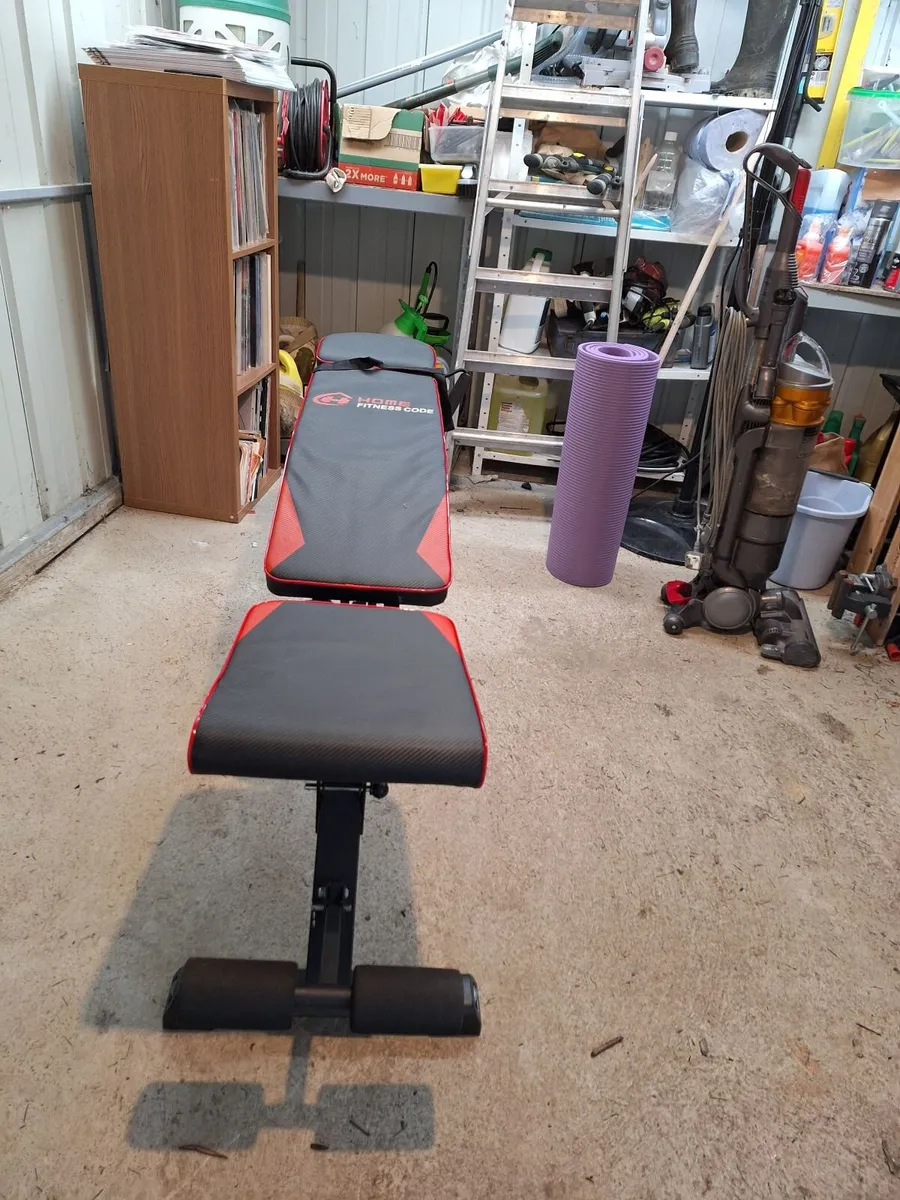 Work bench, weights and accessories - Image 1