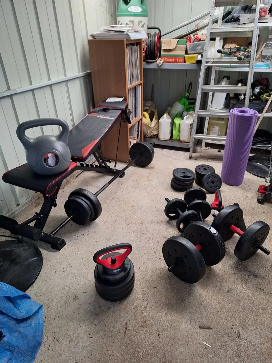 Work bench, weights and accessories - Image 2