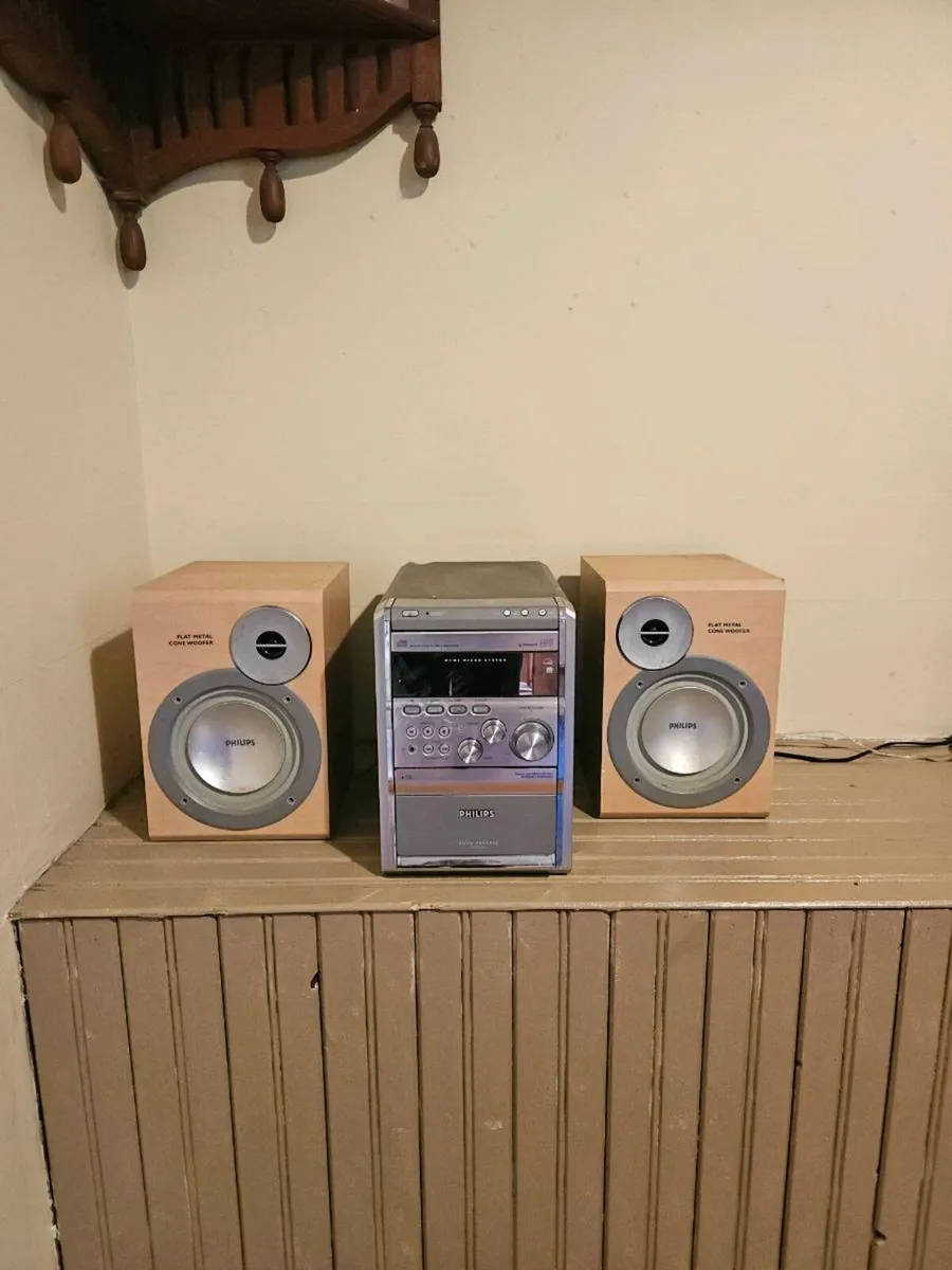Philips Hi-Fi Stereo System – CD/Tape/Radio/AUX