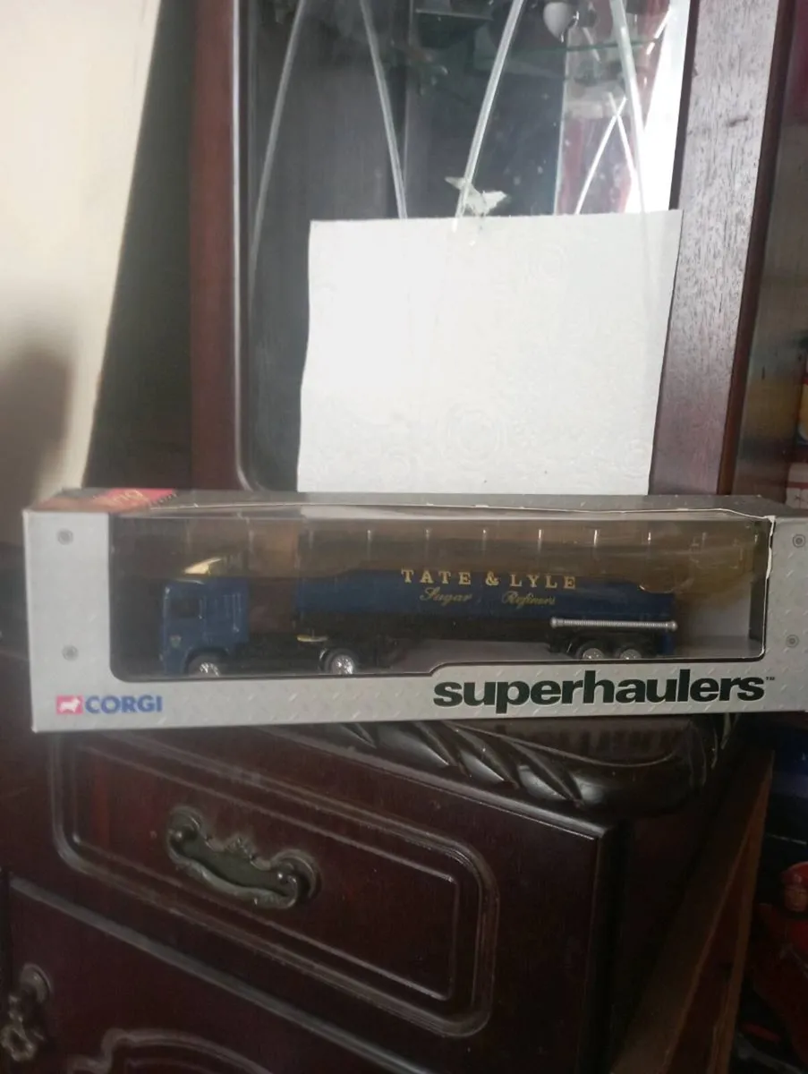 A COLLECTION OF DIE-CAST MODLES  TRUCKS SCALES - Image 4