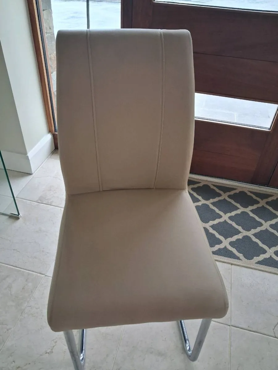 4 dining room chairs - Image 1