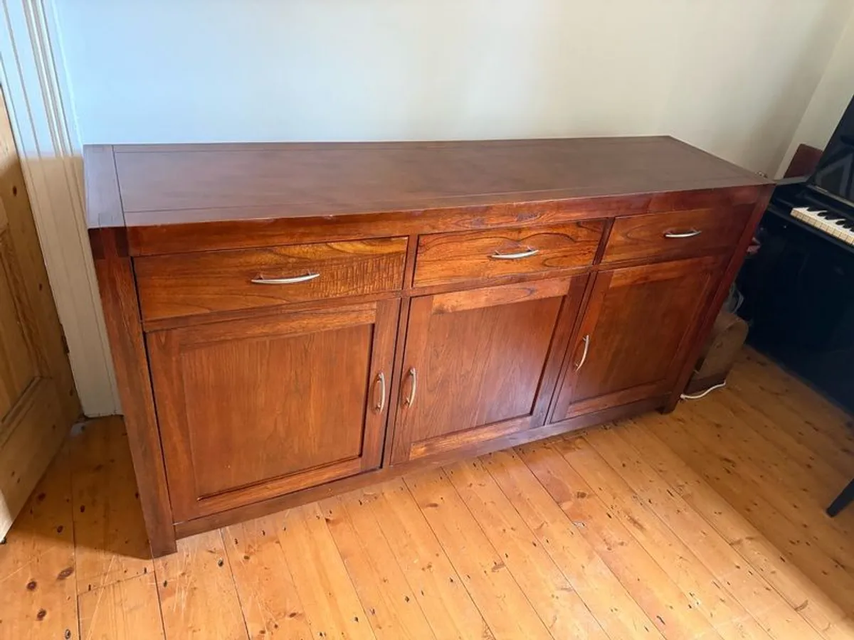 Solid hardwood sideboard with matching mirror - Image 2