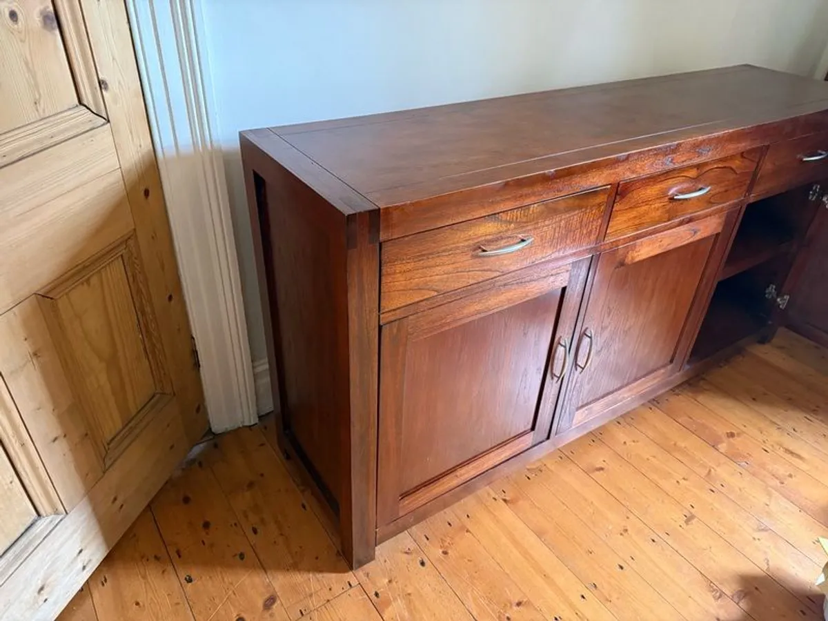 Solid hardwood sideboard with matching mirror - Image 3