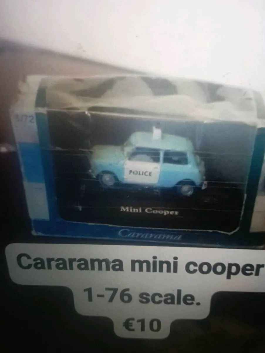 A COLLECTION OF DIE-CAST POLICE CARS { 8 IN TOTAL} - Image 2