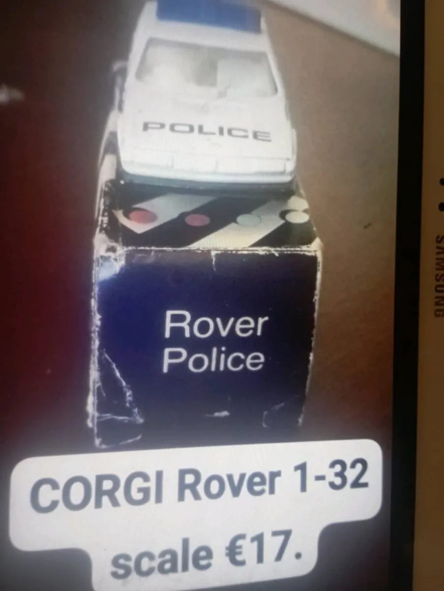 A COLLECTION OF DIE-CAST POLICE CARS { 8 IN TOTAL} - Image 3