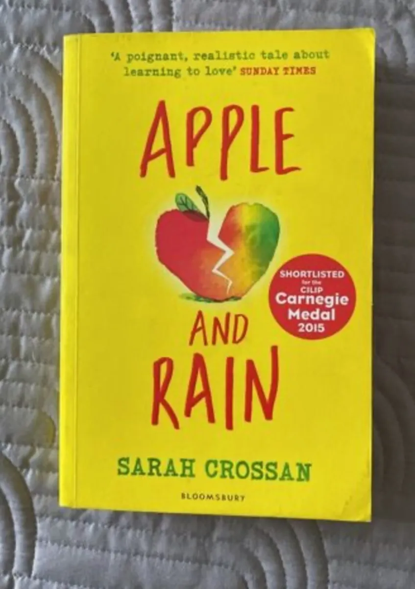 Book: Sarah Crossan: Apple and Rain - Image 1