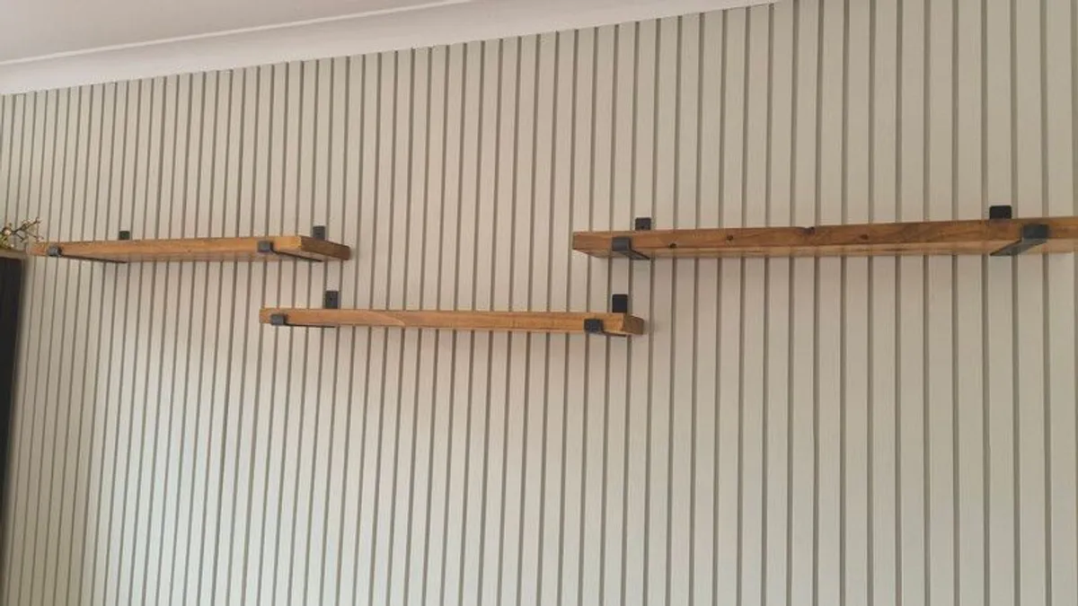 Solid wood shelves, incl. heavy duty metal brackets - Image 1