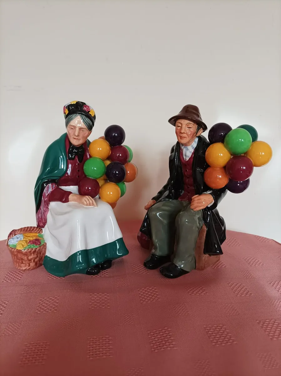 Vintage Royal Doulton Balloon seller couple - Image 1
