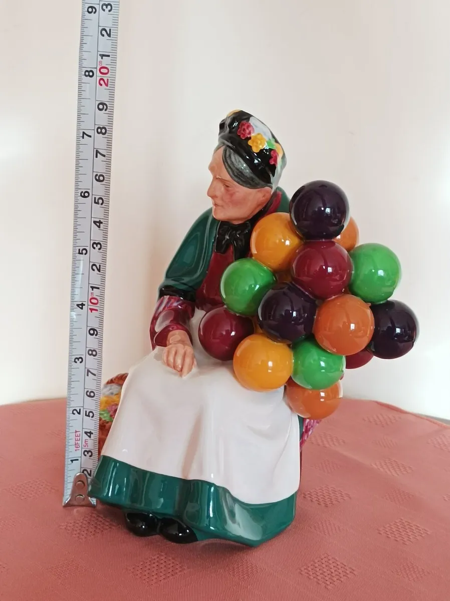 Vintage Royal Doulton Balloon seller couple - Image 2