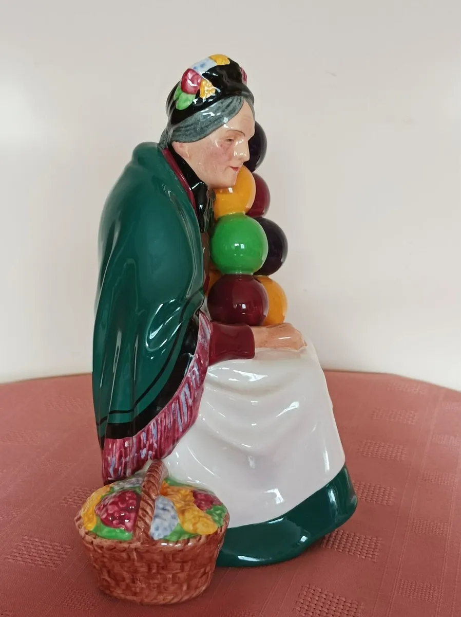 Vintage Royal Doulton Balloon seller couple - Image 4
