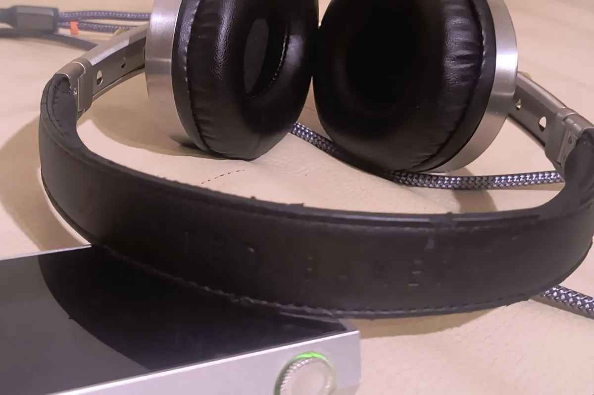 Folding Over-Ear Rockall best headphones - Image 2
