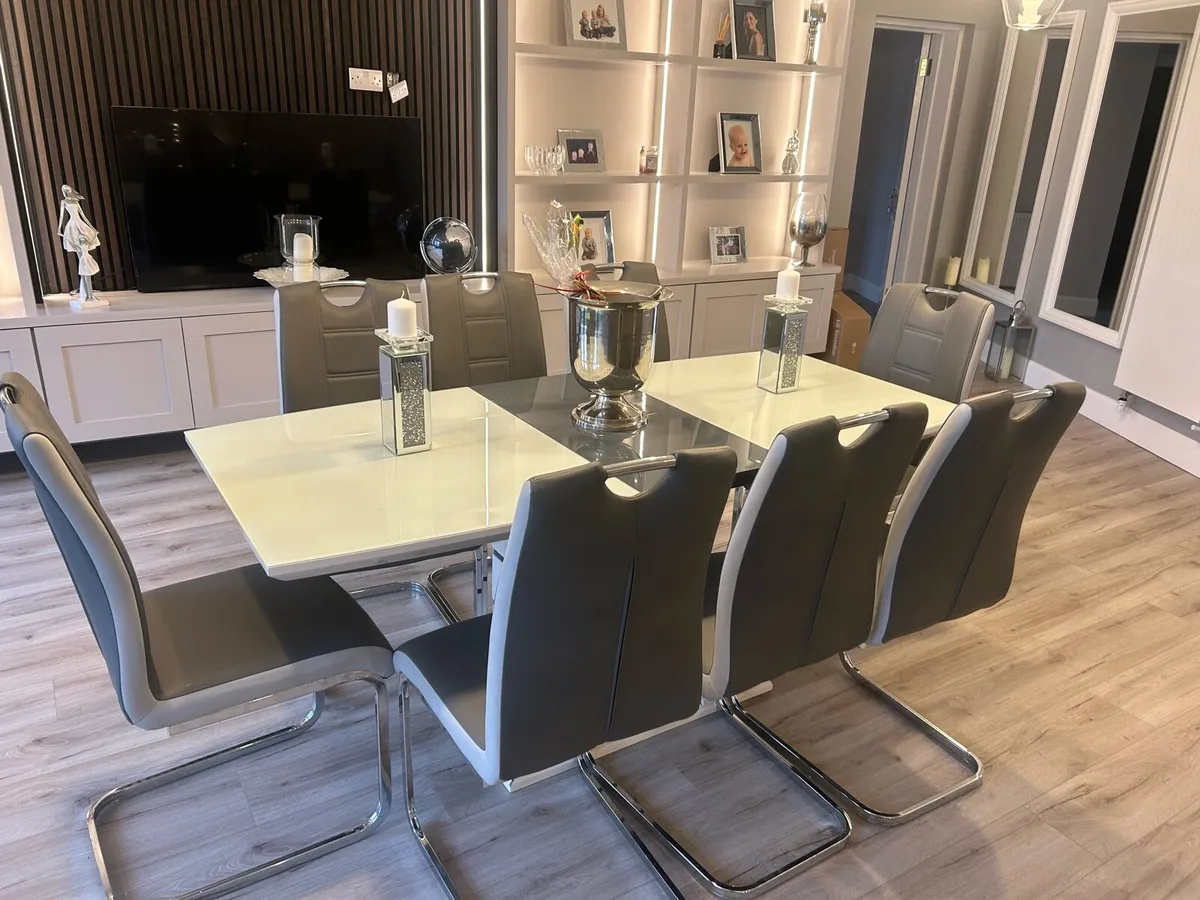 Dining room draw leaf table 6/8 chairs No Offers - Image 4