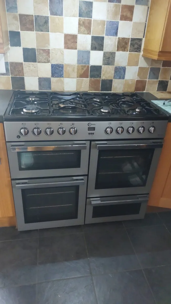 Gas cooker and electric oven, extractor fan - Image 1