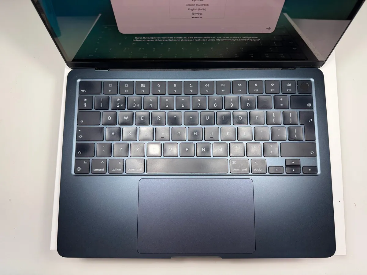Apple MacBook Air 13.6” M2 2022 8GB RAM 512GB SSD - Image 2