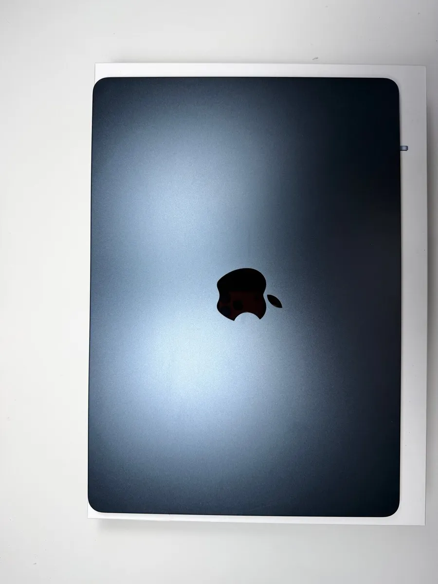 Apple MacBook Air 13.6” M2 2022 8GB RAM 512GB SSD - Image 3