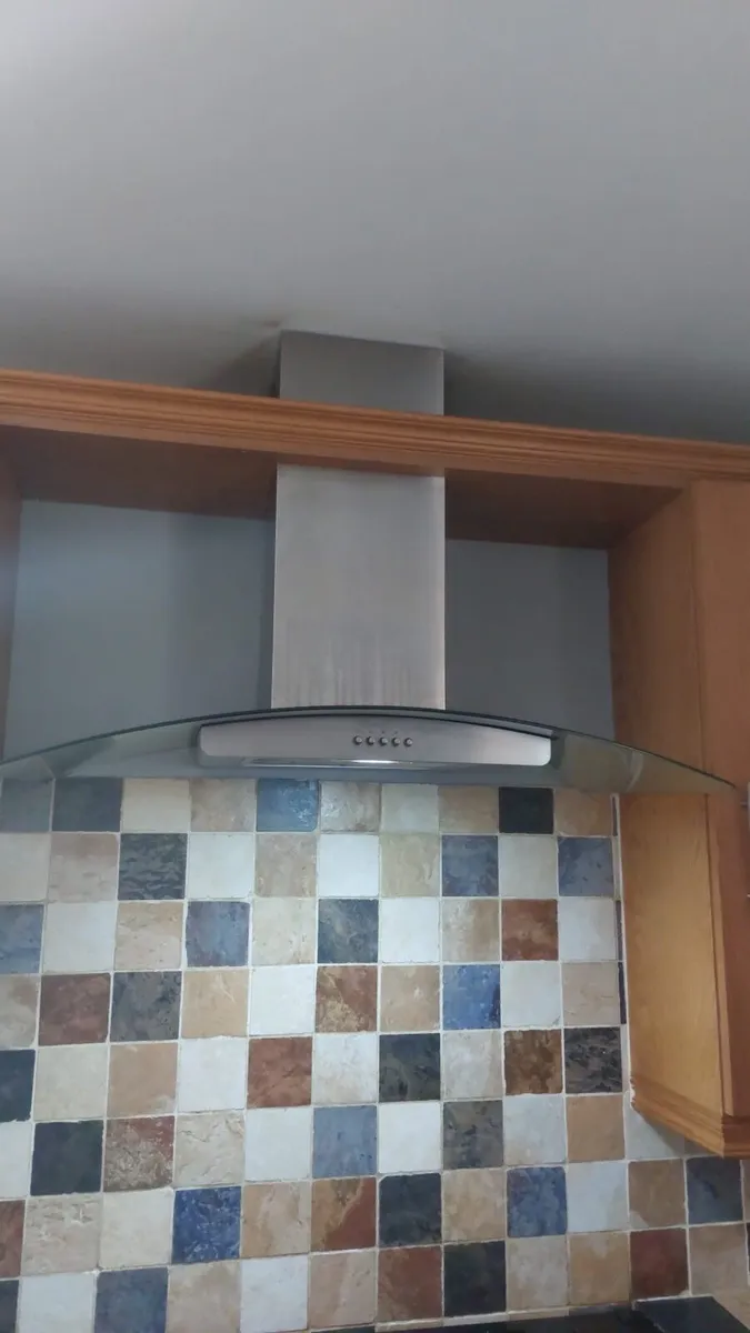 Gas cooker and electric oven, extractor fan - Image 2