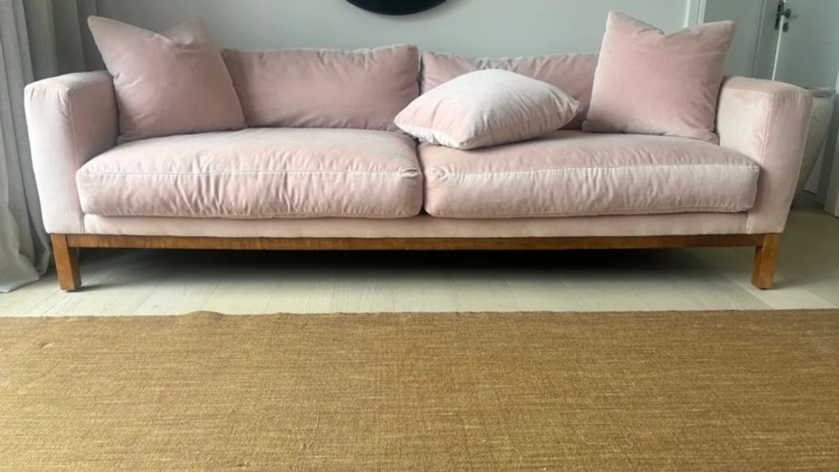 Pink velvet sofa - Image 1
