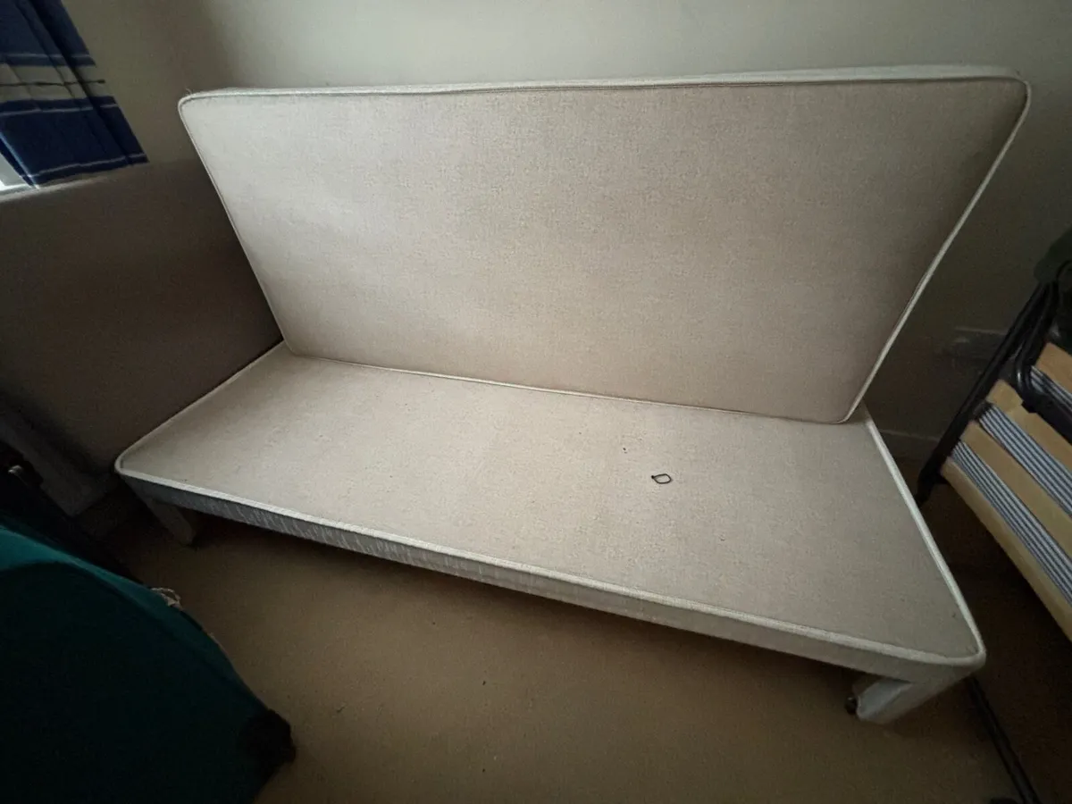 Single bed frame with storage / pull out bed