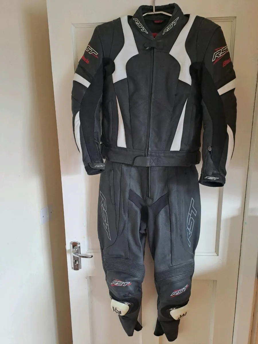 Ladies RST Blade Motorcycle Leathers + Boots - Image 4