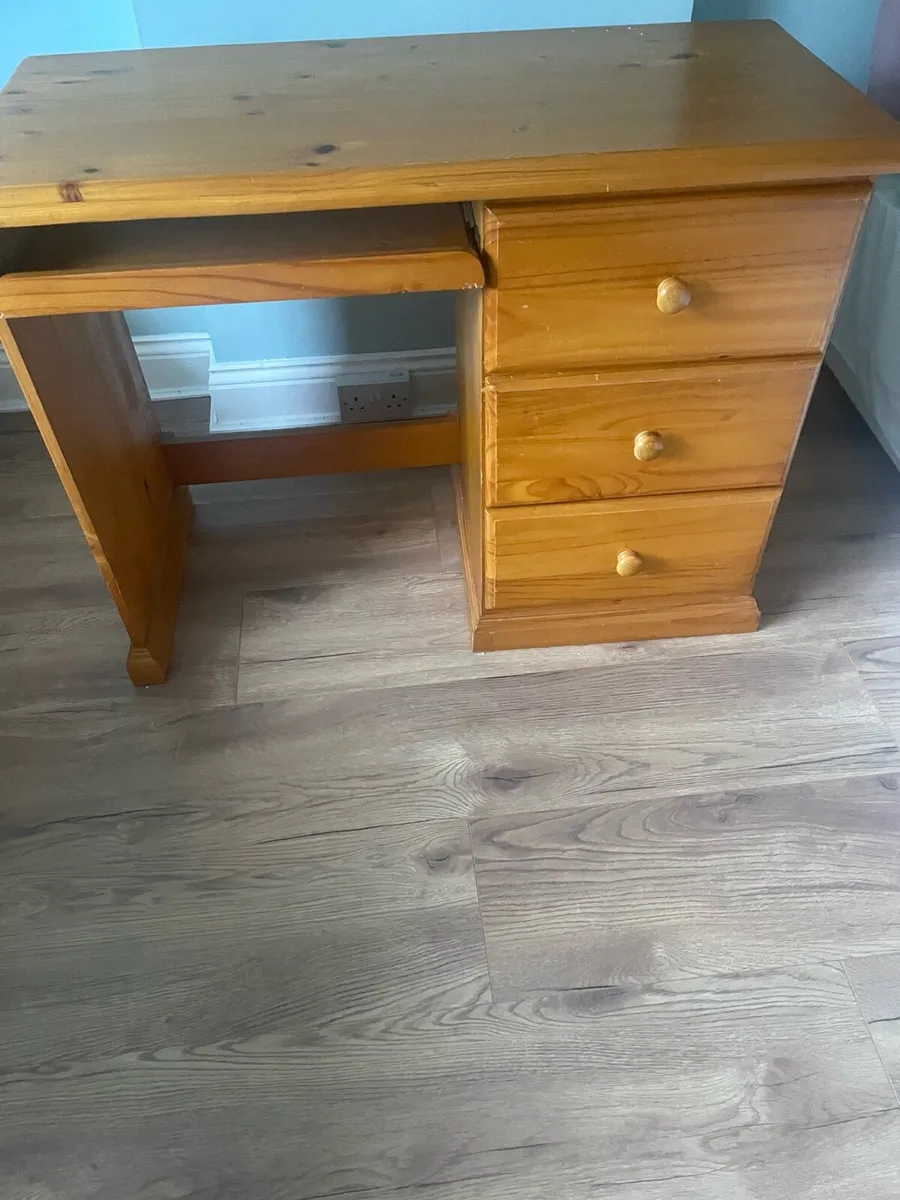 Study desk - Image 2