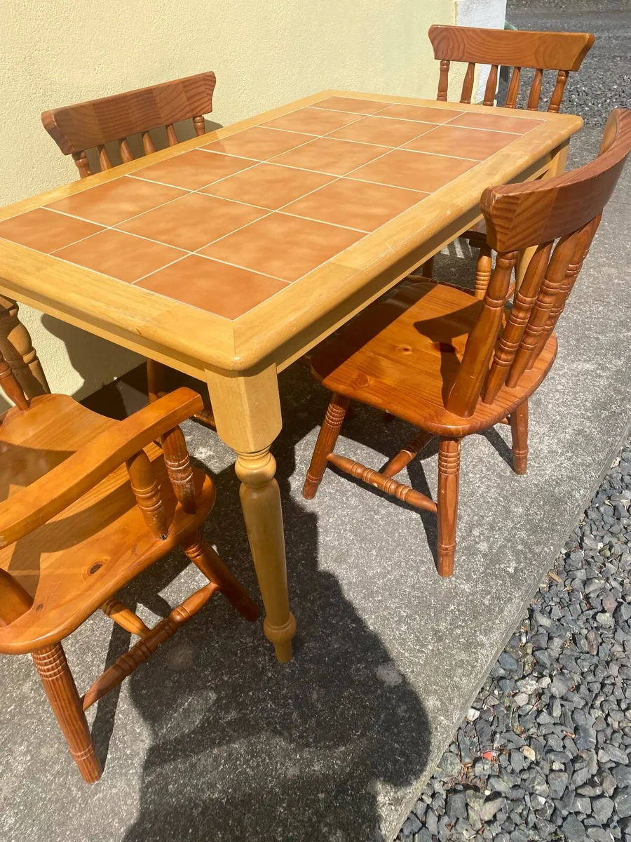 Kitchen table and chairs - Image 3
